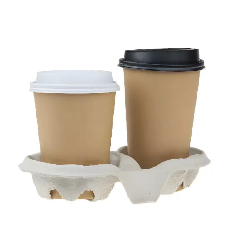 Stabiler Becherhalter aus 100 % recyceltem Zellstoff, biologisch abbaubar, umweltfreundlich und vollständig recycelbar – ideal für sicheren Transport von Getränken.